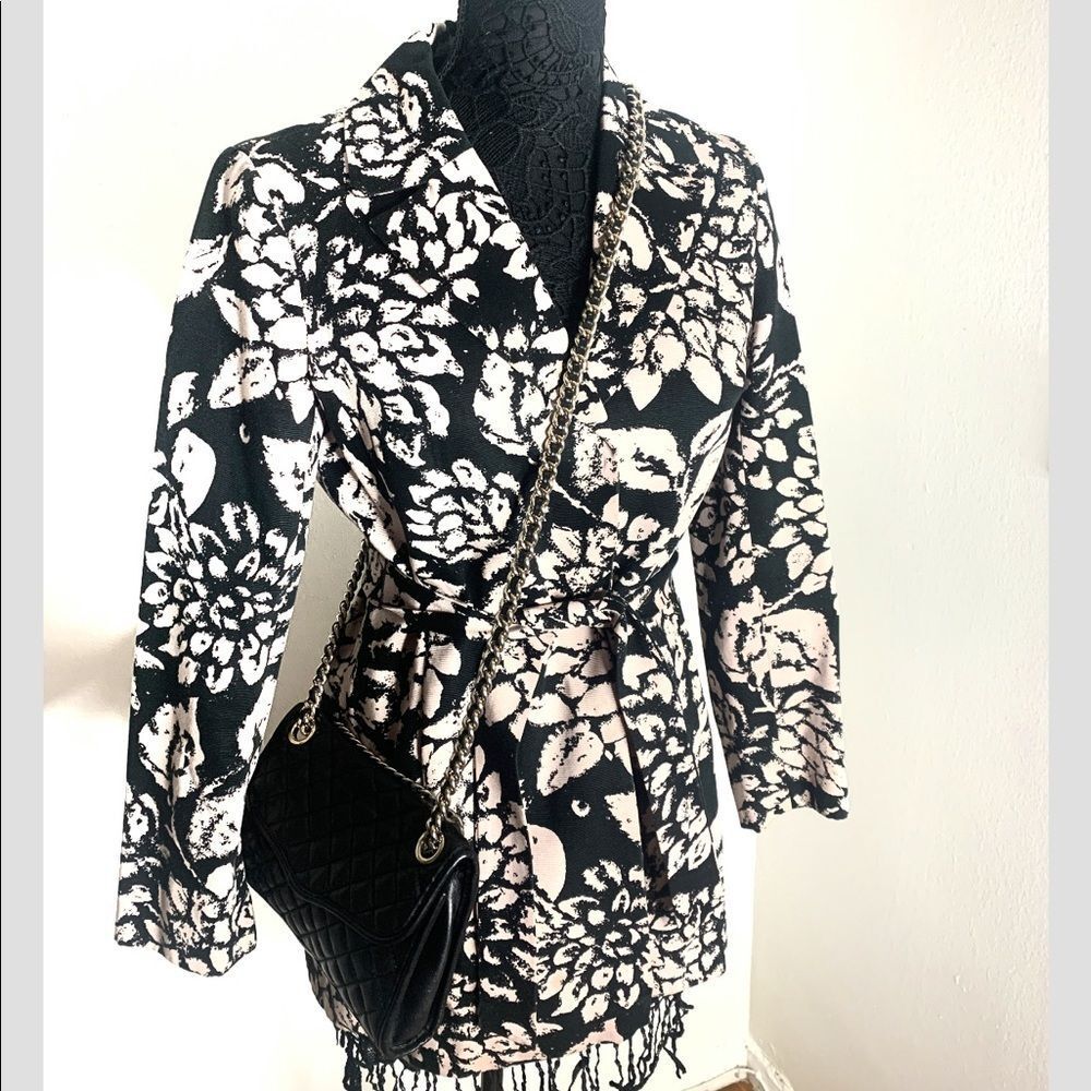 Black market White House floral patter jacket 🛍